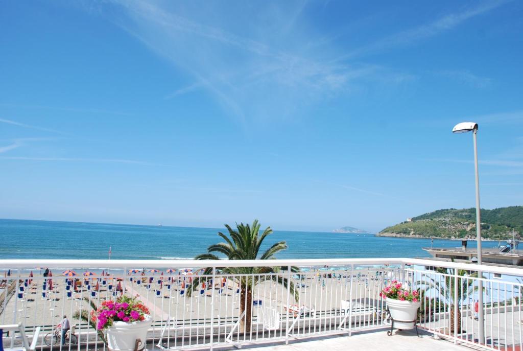 Hotel Villa Eleonora Scauri  Εξωτερικό φωτογραφία